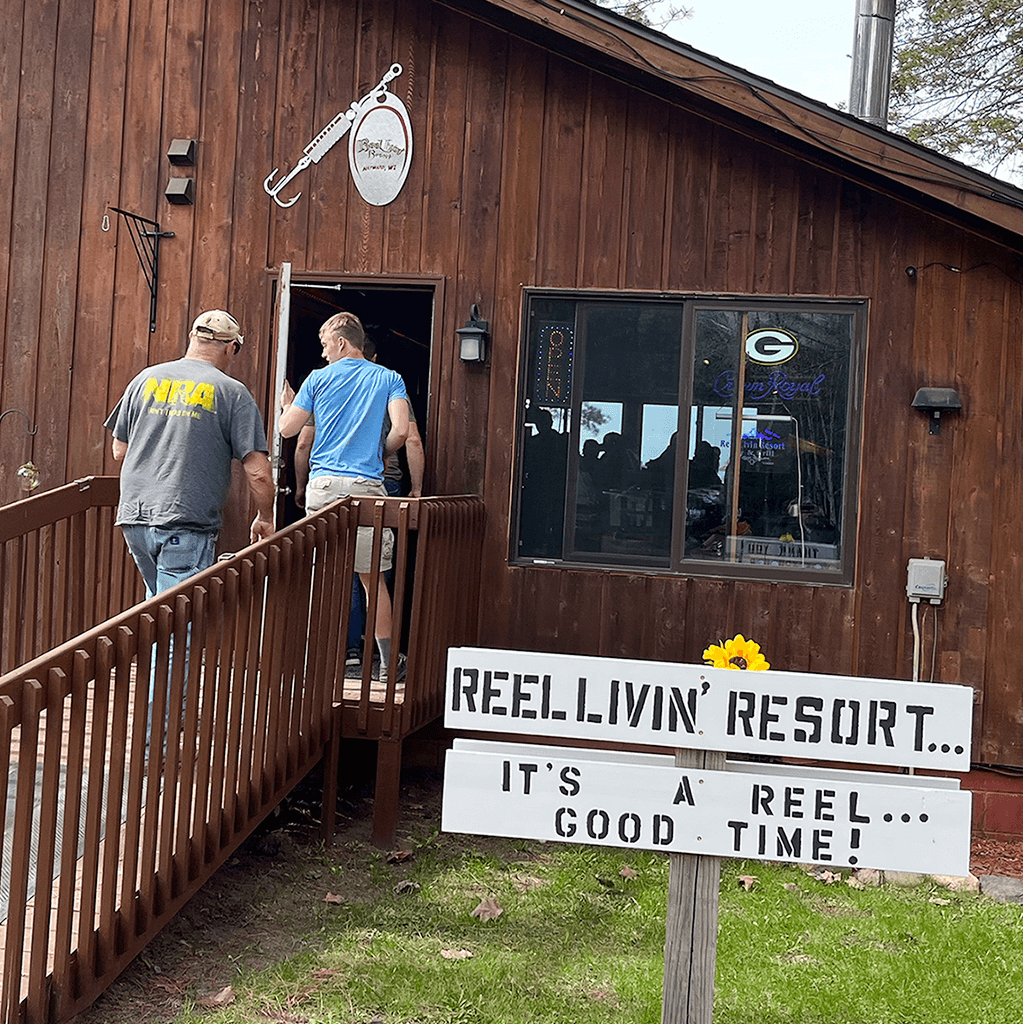 Reel Livin' Resort T-Shirt (Hayward)