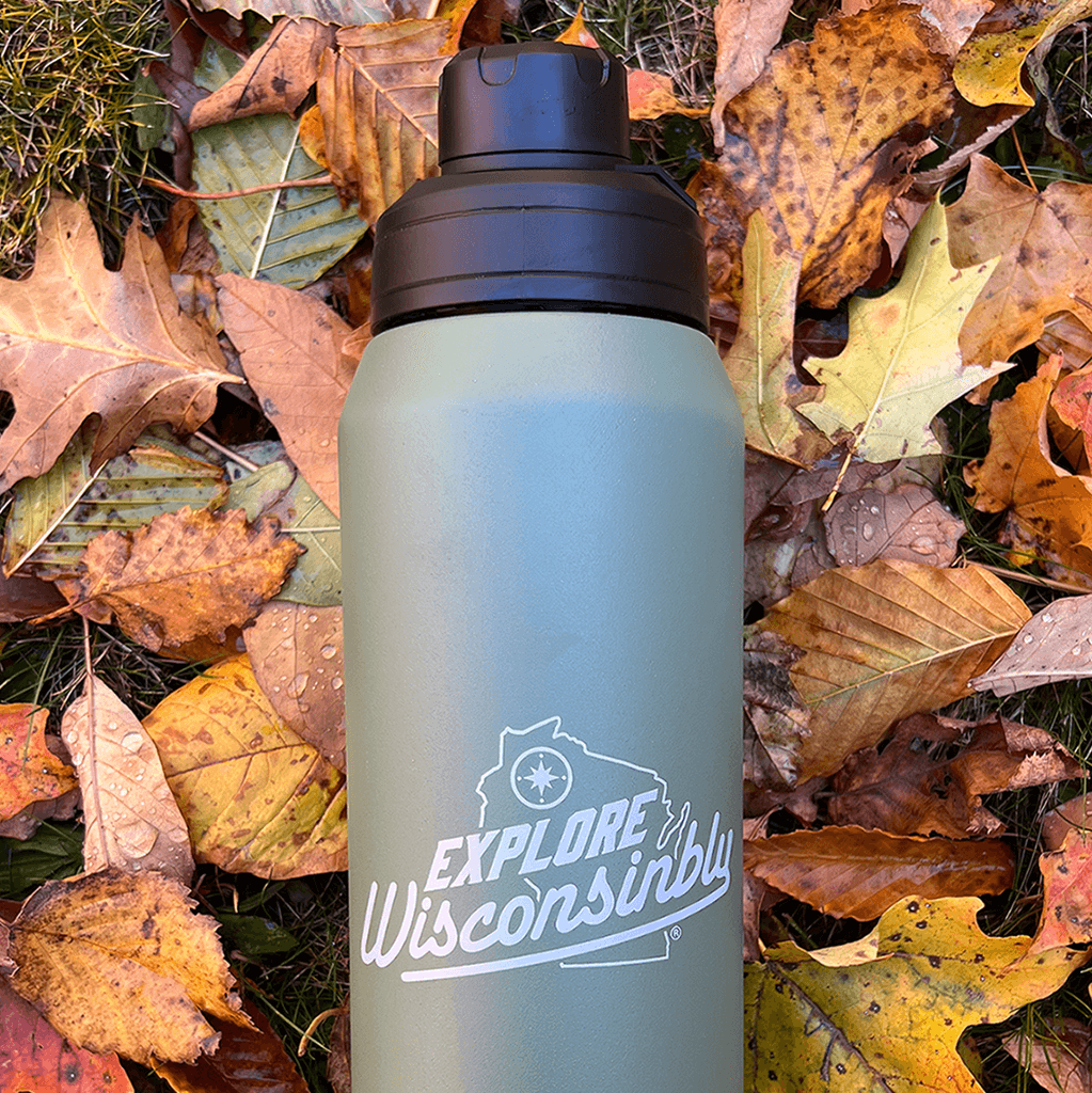 Explore Wisconsinbly CamelBak Vacuum Insulated Bottle - Drink Wisconsinbly